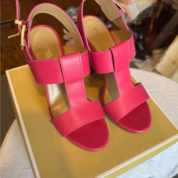 Michael Kors Becker Leather Platform Sandals Block Heel in Wild Berry - Picture 3 of 10